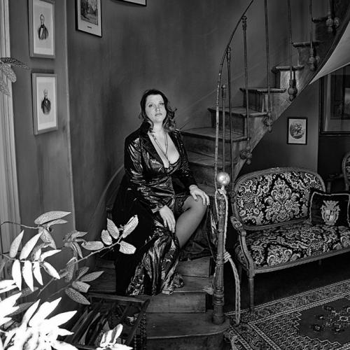 Portrait de femme photo boudoir au château de Croustille sur Douves