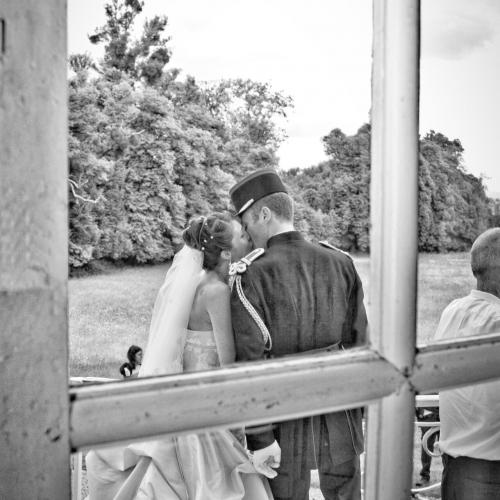 Photo volée noir et blanc du couple marié